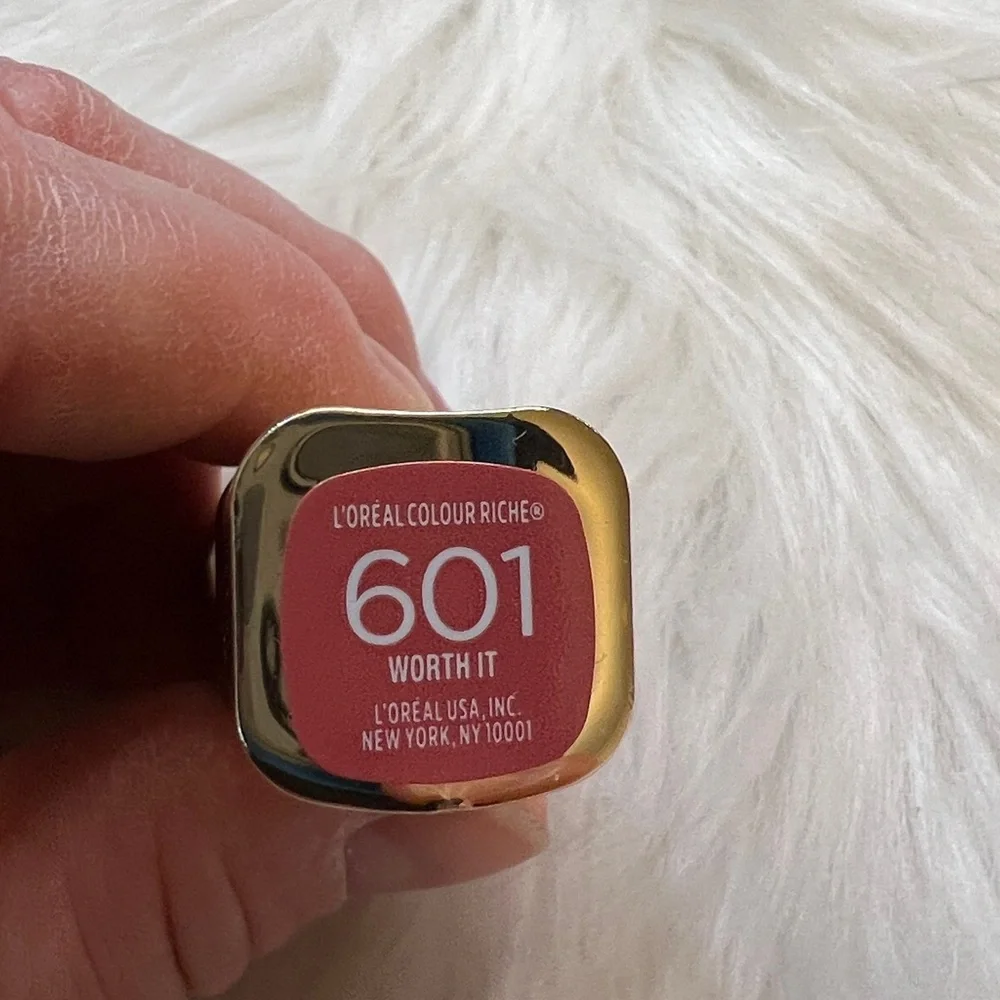 L'Oreal Paris Colour Riche Original Satin Lipstick - Worth It 601